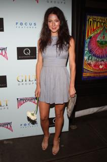 Lynn Collins feet photo thumbnail
