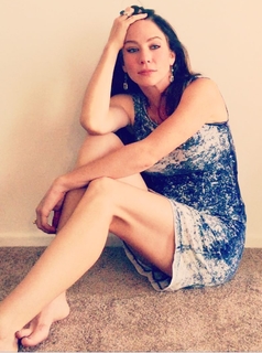 Lynn Collins feet photo thumbnail