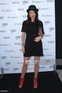 Lynn Collins feet photo thumbnail