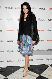 Lynn Collins feet photo thumbnail