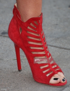 Lynn Collins feet photo thumbnail