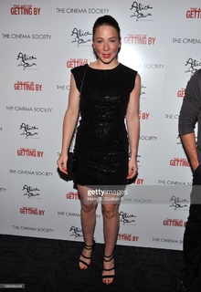 Lynn Collins feet photo thumbnail