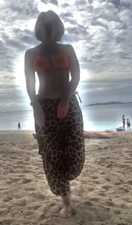Lynn Collins feet photo thumbnail