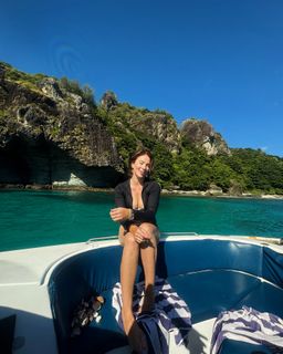 Lynn Collins feet photo thumbnail