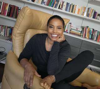 Lynn Toler feet photo 3