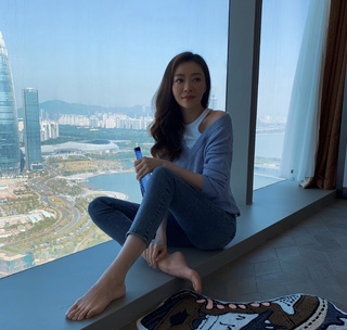 Lynn Xiong feet photo 16