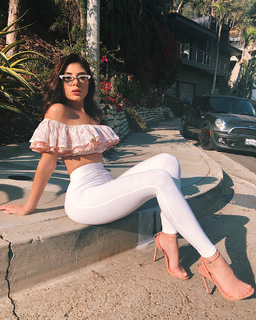 Lyssa Roberts feet photo 17