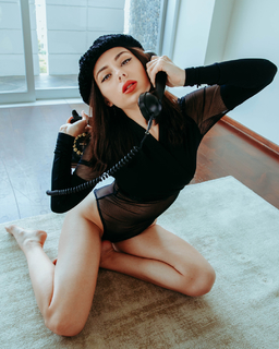 Lyssa Roberts feet photo 4