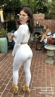 Lyssa Roberts feet photo 13