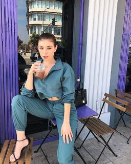 Lyssa Roberts feet photo 6