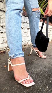 Lyssa Roberts feet photo 7