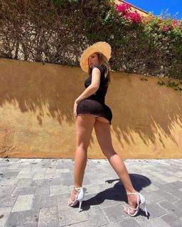 Lyssa Roberts feet photo 15