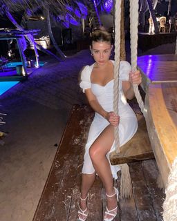 Lyssa Roberts feet photo 4