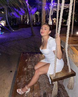 Lyssa Roberts feet photo 2