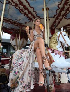 Lyusya Chebotina feet photo thumbnail