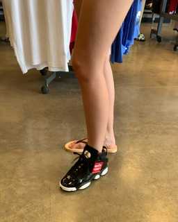 Léa Elui feet photo thumbnail