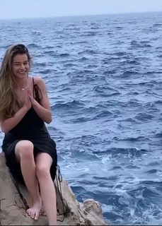 Léa Elui feet photo thumbnail