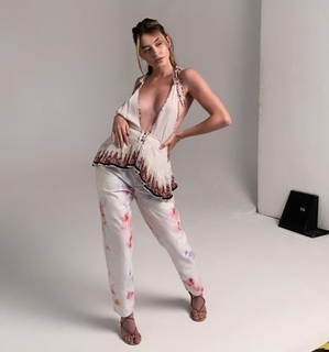Léa Elui feet photo thumbnail