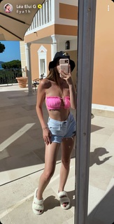 Léa Elui feet photo thumbnail