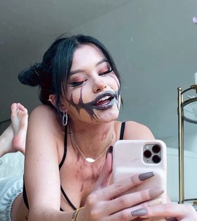 Léa Elui feet photo thumbnail