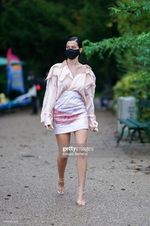 Léa Elui feet photo thumbnail