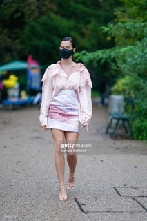 Léa Elui feet photo thumbnail