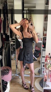 Léa Elui feet photo thumbnail