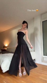 Léa Elui feet photo thumbnail