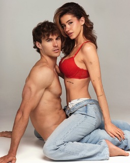 Léa Elui feet photo thumbnail