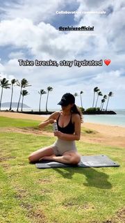 Léa Elui feet photo thumbnail
