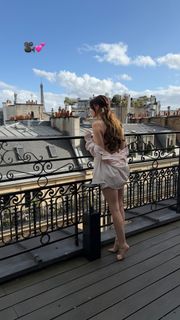 Léa Elui feet photo 17