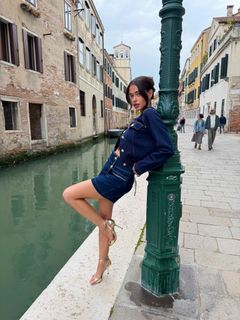 Léa Elui feet photo 14
