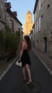 Léa Elui feet photo 15