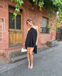 Léa Elui feet photo 4