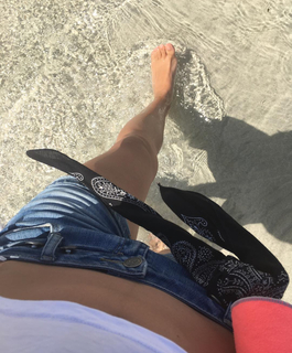 Léa François feet photo 2