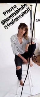 Léa François feet photo 1