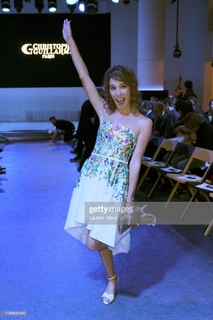 Léa François feet photo 4