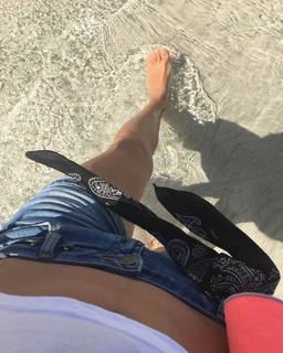 Léa François feet photo 5