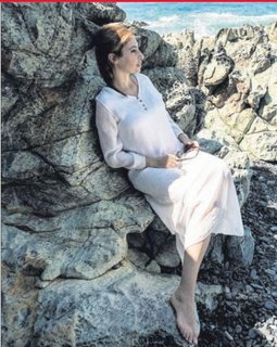 Léa Salamé feet photo 10