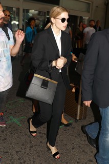 Léa Seydoux feet photo thumbnail