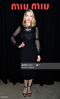 Léa Seydoux feet photo thumbnail