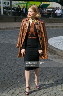 Léa Seydoux feet photo thumbnail