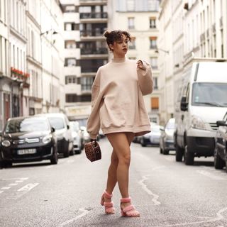 Léna Mahfouf feet photo thumbnail
