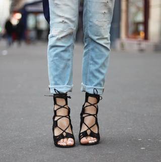 Léna Mahfouf feet photo thumbnail