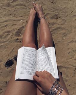 Léna Mahfouf feet photo thumbnail