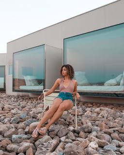 Léna Mahfouf feet photo thumbnail