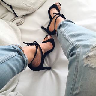 Léna Mahfouf feet photo thumbnail