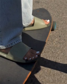 Léna Mahfouf feet photo thumbnail