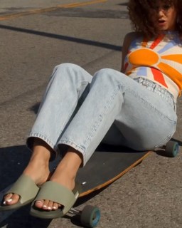 Léna Mahfouf feet photo thumbnail