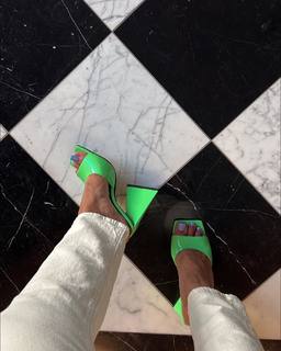 Léna Mahfouf feet photo thumbnail